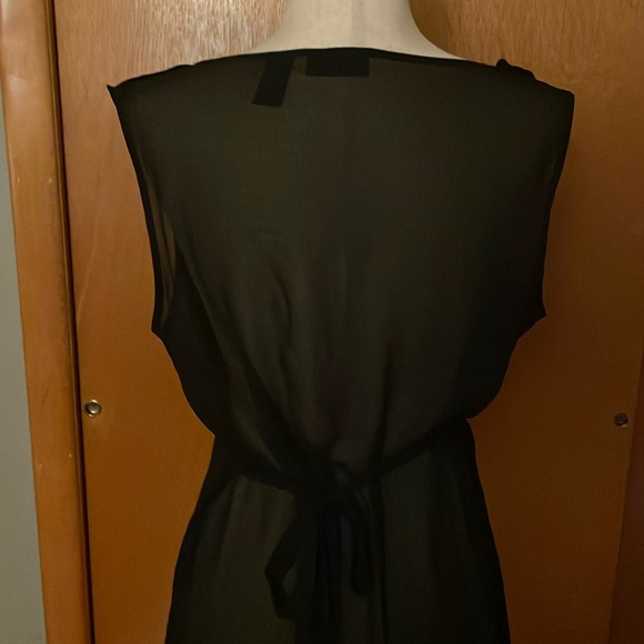Apostrophe sleeveless, round neckline black chiffon top. Size L. Front buttons . - Picture 13 of 17